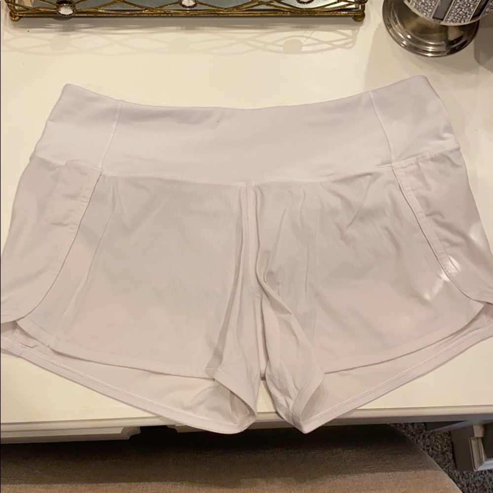 Lulu lemon speed up short 2.5”